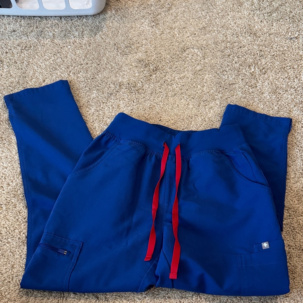 FIGS xs petite bottoms/ xs top :)